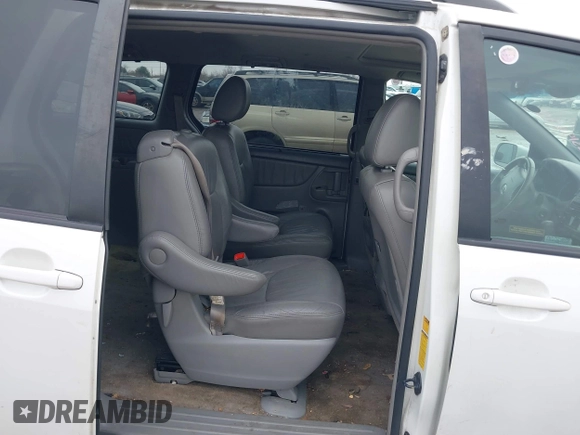 2010 Toyota Sienna XLE with VIN 5TDYK4CCXAS315235, listed as a IAAI auction lot 41451211 with 190,189 mi miles and . Bid and sale history available at carsss.com. Image 8.