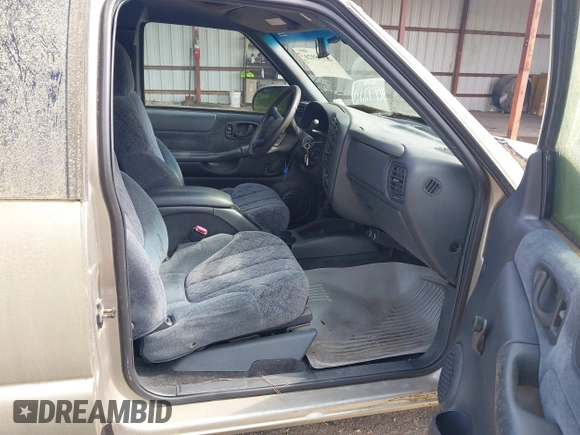 2000 GMC Sonoma SLS with VIN 1GTDT19W6Y8197873, listed as a IAAI auction lot 42195920 with 118,061 mi miles and . Bid and sale history available at DreamBid. Image 8.