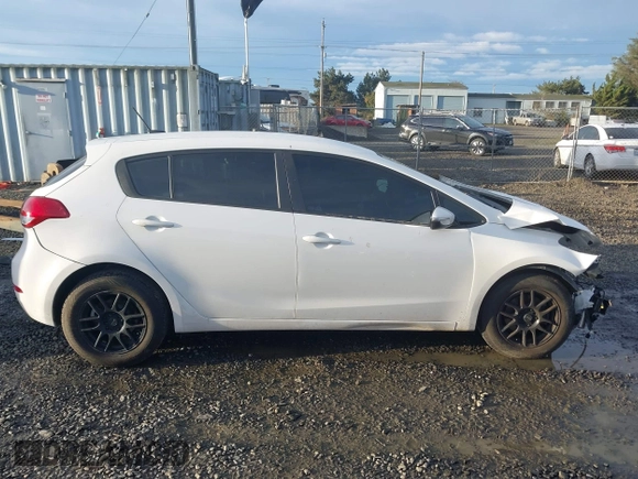 2018 Kia Forte5 LX with VIN KNAFK5A85J5772713, listed as a IAAI auction lot 41147063 with 119,726 mi miles. Bid and sale history available at carsss.com. Image 14.