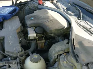 2015 BMW 3 Series 320i xDrive z VIN WBA3C3G56FNT51902, wystawiony jako IAAI lot #43152629 z przebiegiem 154 591 mil mil oraz . Historia ofert i sprzedaży dostępna na DreamBid. Obrazek 19.