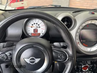 2011 MINI Countryman S z VIN WMWZC3C53BWL79029, wystawiony jako Copart lot #45524445 z przebiegiem 128 744 mil mil oraz Czysty tytuł • Clean title. Historia ofert i sprzedaży dostępna na DreamBid. Obrazek 8.