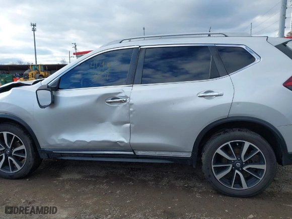 2019 Nissan Rogue S with VIN 5N1AT2MV5KC753243, listed as a IAAI auction lot 40997101 with 98,533 mi miles. Bid and sale history available at carsss.com. Image 14.