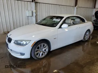 2011 BMW 3 Series 328i z VIN WBADW7C57BE543493, wystawiony jako Copart lot #62330035 z przebiegiem 82 986 mil mil oraz Szkoda całkowita • Salvage title. Historia ofert i sprzedaży dostępna na DreamBid. Obrazek 1.