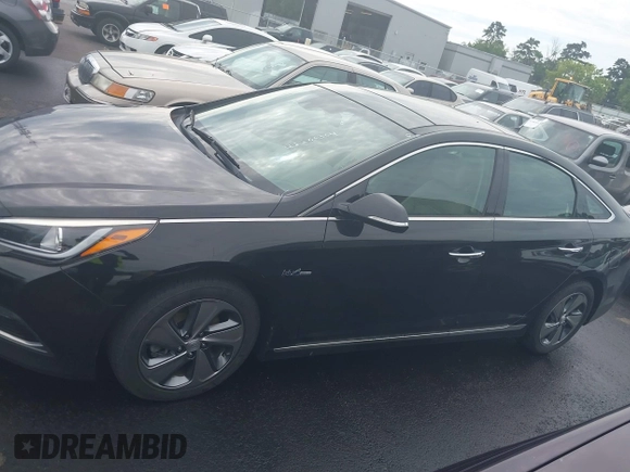 2017 Hyundai Sonata Limited with VIN KMHE34L10HA055090, listed as a IAAI auction lot 42206364 with 110,521 mi miles and . Bid and sale history available at DreamBid. Image 14.