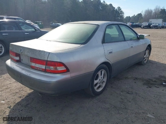 2001 Lexus ES 300 with VIN JT8BF28G610324465, listed as a IAAI auction lot 41518753 with 212,726 mi miles. Bid and sale history available at carsss.com. Image 4.