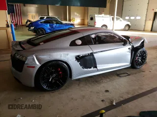 2018 Audi R8 V10 z VIN WUABAAFX7J7902267, wystawiony jako Copart lot #44403794 z przebiegiem Nie podano mil oraz Szkoda całkowita • Salvage title. Historia ofert i sprzedaży dostępna na DreamBid. Obrazek 3.