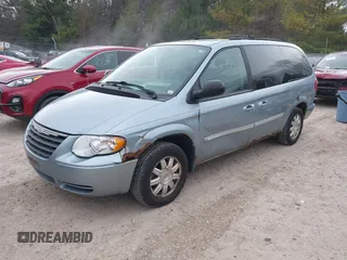 2006 Chrysler Town & Country Touring z VIN 2A4GP54L36R660084, wystawiony jako IAAI lot #42065370 z przebiegiem 236 807 mil mil oraz . Historia ofert i sprzedaży dostępna na DreamBid. Obrazek 21.