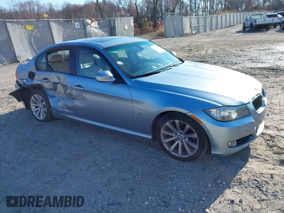 2011 BMW 3 Series 328i xDrive with VIN WBAPK5G51BNN29824, listed as a IAAI auction lot 40990352 with 171,133 mi miles and . Bid and sale history available at carsss.com. Image 1.