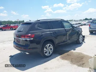 2021 Volkswagen Atlas SE with VIN 1V2WR2CAXMC586838, listed as a IAAI auction lot 42581657 with 60,922 mi miles and . Bid and sale history available at DreamBid. Image 4.