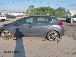 2016 Kia Forte EX z VIN KNAFX5A86G5527820, wystawiony jako IAAI lot #42148974 z przebiegiem 73 103 mil mil oraz . Historia ofert i sprzedaży dostępna na DreamBid. Obrazek 14.