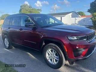 2024 Jeep Grand Cherokee Laredo X z VIN 1C4RJGAG6RC707897, wystawiony jako Copart lot #61268955 z przebiegiem 50 611 mil mil oraz Czysty tytuł • Clean title. Historia ofert i sprzedaży dostępna na DreamBid. Obrazek 1.