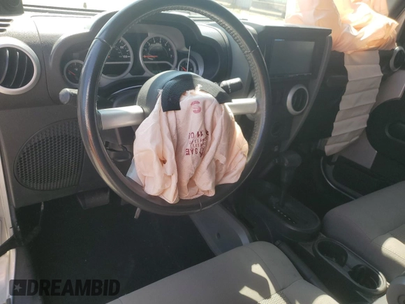 2009 Jeep Wrangler Sahara with VIN 1J4FA54119L747068, listed as a Copart auction lot 71209904 with 86,978 mi miles and Salvage title. Bid and sale history available at DreamBid. Image 8.