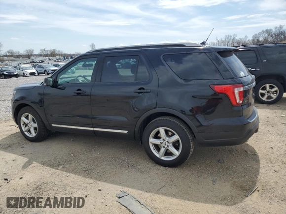 2018 Ford Explorer XLT z VIN 1FM5K7D89JGC52567, wystawiony jako Copart lot #54490555 z przebiegiem 153 763 mil mil oraz Tytuł czysty. Historia ofert i sprzedaży dostępna na DreamBid. Obrazek 2.