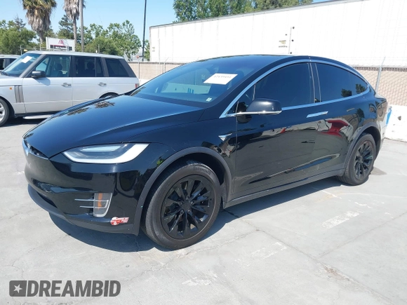 2017 Tesla Model X 90D z VIN 5YJXCBE23HF027198, wystawiony jako IAAI lot #42439451 z przebiegiem 111 122 mil mil oraz . Historia ofert i sprzedaży dostępna na DreamBid. Obrazek 24.