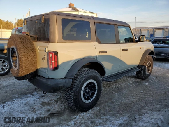 2024 Ford Bronco Badlands z VIN 1FMEE9BP1RLA20321, wystawiony jako Copart lot #42357405 z przebiegiem 8 327 mil mil oraz Szkoda całkowita • Salvage title. Historia ofert i sprzedaży dostępna na DreamBid. Obrazek 3.