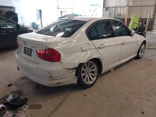 2011 BMW 3 Series 328i with VIN WBAPH7G55BNN02281, listed as a IAAI auction lot 41357797 with 118,224 mi miles. Bid and sale history available at carsss.com. Image 4.