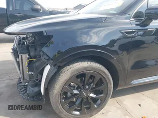 2023 Kia Sorento SX z VIN 5XYRK4LFXPG202339, wystawiony jako IAAI lot #42463572 z przebiegiem 27 928 mil mil oraz . Historia ofert i sprzedaży dostępna na DreamBid. Obrazek 18.