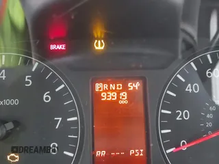 2017 Nissan NV Cargo SV z VIN 1N6BF0LY1HN803470, wystawiony jako IAAI lot #41729980 z przebiegiem 93 919 mil mil oraz . Historia ofert i sprzedaży dostępna na DreamBid. Obrazek 7.