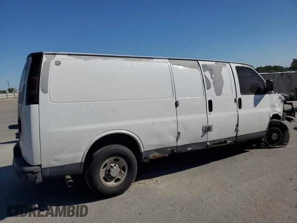 2006 Chevrolet Express Cargo Van with VIN 1GCGG29VX61141682, listed as a Copart auction lot 49008555 with 331,762 mi miles and Salvage Title. Bid and sale history available at carsss.com. Image 3.