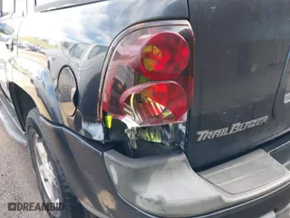 2004 Chevrolet TrailBlazer LT with VIN 1GNDT13S742129740, listed as a IAAI auction lot 41855217 with 205,496 mi miles. Bid and sale history available at carsss.com. Image 6.