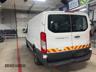 2018 Ford Transit z VIN 1FTYE1YM0JKB52111, wystawiony jako IAAI lot #42789026 z przebiegiem 132 936 mil mil oraz . Historia ofert i sprzedaży dostępna na DreamBid. Obrazek 17.