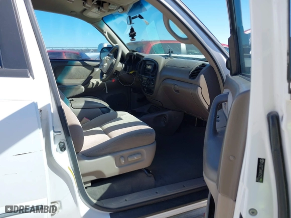 2005 Toyota Sequoia SR5 with VIN 5TDZT34AX5S252295, listed as a IAAI auction lot 41725776 with 236,512 mi miles. Bid and sale history available at carsss.com. Image 5.
