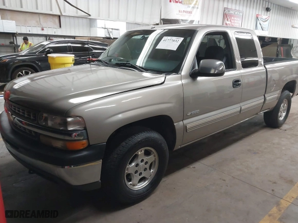 2000 Chevrolet Silverado 1500 LT with VIN 1GCEK19T4YE162277, listed as a IAAI auction lot 41777032 with 235,337 mi miles. Bid and sale history available at carsss.com. Image 17.