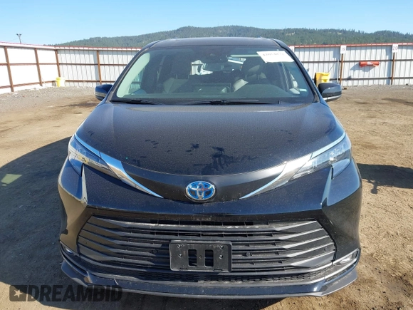 2025 Toyota Sienna XLE with VIN 5TDYRKEC3SS242899, listed as a IAAI auction lot 42054872 with 1,830 mi miles. Bid and sale history available at carsss.com. Image 12.