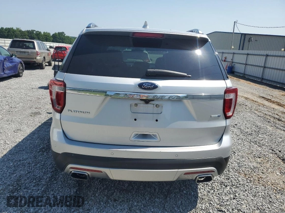 2017 Ford Explorer Platinum z VIN 1FM5K8HT9HGD05220, wystawiony jako Copart lot #60704795 z przebiegiem 59 128 mil mil oraz Szkoda całkowita • Salvage title. Historia ofert i sprzedaży dostępna na DreamBid. Obrazek 6.