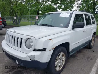 2011 Jeep Patriot Latitude z VIN 1J4NF1GB2BD265915, wystawiony jako IAAI lot #42248177 z przebiegiem 148 092 mil mil oraz . Historia ofert i sprzedaży dostępna na DreamBid. Obrazek 6.