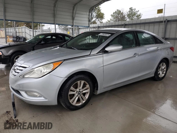 2013 Hyundai Sonata GLS z VIN 5NPEB4AC3DH503773, wystawiony jako Copart lot #47603525 z przebiegiem 217 437 mil mil oraz Szkody całkowita. Historia ofert i sprzedaży dostępna na DreamBid. Obrazek 1.