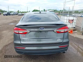 2019 Ford Fusion SE with VIN 3FA6P0HD3KR171749, listed as a IAAI auction lot 40298552 with 70,784 mi miles. Bid and sale history available at carsss.com. Image 16.