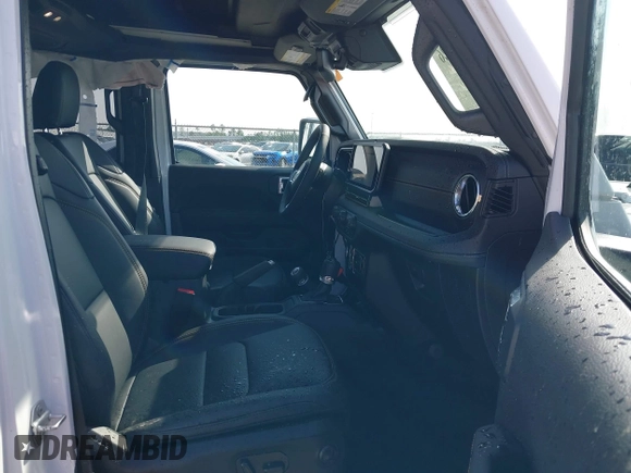 2025 Jeep Wrangler Sahara with VIN 1C4PJXEN9SW517502, listed as a IAAI auction lot 41568926 with 400 mi miles and . Bid and sale history available at DreamBid. Image 5.