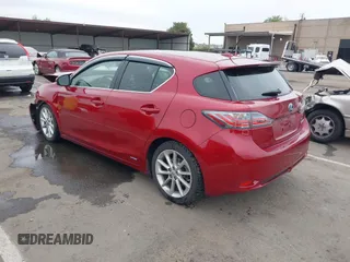2011 Lexus CT 200h z VIN JTHKD5BH5B2042697, wystawiony jako IAAI lot #42073626 z przebiegiem 137 784 mil mil oraz . Historia ofert i sprzedaży dostępna na DreamBid. Obrazek 3.