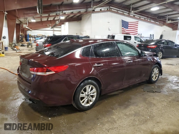 2017 Kia Optima LX z VIN 5XXGT4L3XHG142837, wystawiony jako Copart lot #55059965 z przebiegiem 135 651 mil mil oraz Szkoda całkowita • Salvage title. Historia ofert i sprzedaży dostępna na DreamBid. Obrazek 3.