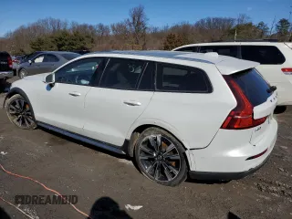 2021 Volvo V60 z VIN YV4102WK1M1074808, wystawiony jako Copart lot #42506854 z przebiegiem Nie podano mil oraz . Historia ofert i sprzedaży dostępna na DreamBid. Obrazek 2.