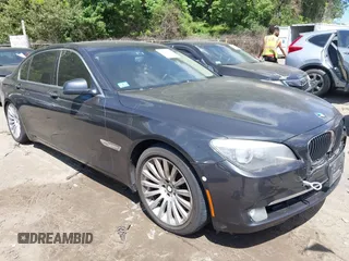 2011 BMW 7 Series 750Li xDrive z VIN WBAKC8C53BC431730, wystawiony jako IAAI lot #42558302 z przebiegiem 105 981 mil mil oraz . Historia ofert i sprzedaży dostępna na DreamBid. Obrazek 1.