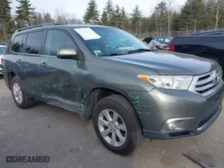 2011 Toyota Highlander with VIN 5TDBK3EH0BS065899, listed as a IAAI auction lot 41281584 with 177,497 mi miles. Bid and sale history available at carsss.com. Image 6.