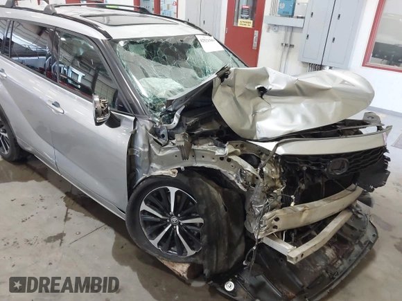 2021 Toyota Highlander XSE with VIN 5TDJZRBH8MS072794, listed as a IAAI auction lot 42521509 with 67,058 mi miles and . Bid and sale history available at DreamBid. Image 6.