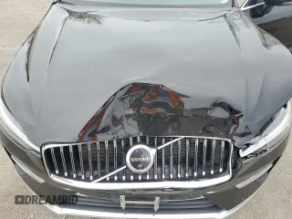 2023 Volvo XC60 Plus Bright Theme с VIN YV4L12RNXP1300408, выставлен на аукционе Copart как лот 56720325 с пробегом 17 584 миль миль и Списание • Salvage title. История ставок и продаж доступна на DreamBid. Изображение 12.