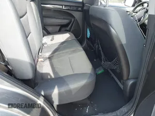 2013 Kia Sorento LX z VIN 5XYKT3A17DG419777, wystawiony jako IAAI lot #42083632 z przebiegiem 146 305 mil mil oraz . Historia ofert i sprzedaży dostępna na DreamBid. Obrazek 8.