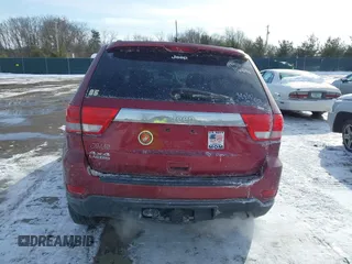 2013 Jeep Grand Cherokee Laredo with VIN 1C4RJFAG4DC572986, listed as a IAAI auction lot 41586820 with 100,899 mi miles. Bid and sale history available at carsss.com. Image 17.