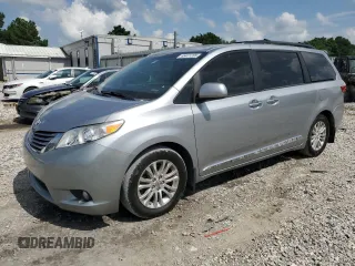 2017 Toyota Sienna XLE Auto Access Seat with VIN 5TDYZ3DC9HS820214, listed as a Copart auction lot 65401205 with 172,084 mi miles and Salvage title. Bid and sale history available at DreamBid. Image 1.