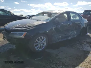 2011 Volkswagen Jetta SE with VIN 3VWDZ7AJ7BM067215, listed as a Copart auction lot 46081635 with 220,493 mi miles and Salvage title. Bid and sale history available at DreamBid. Image 1.