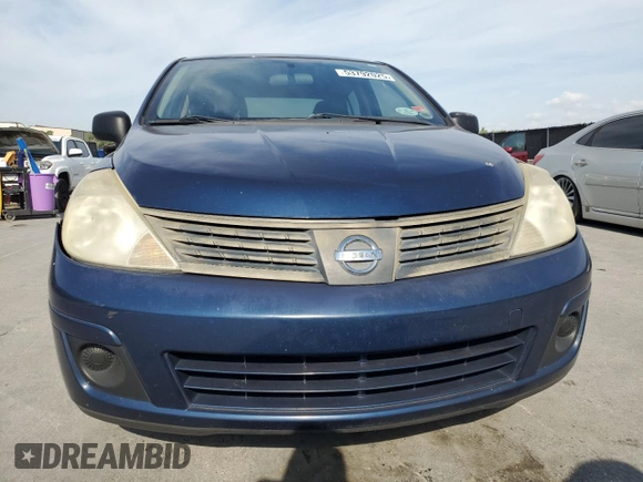 2009 Nissan Versa 1.6 z VIN 3N1CC11E49L476159, wystawiony jako Copart lot #53792025 z przebiegiem 242 459 mil mil oraz Szkoda całkowita • Salvage title. Historia ofert i sprzedaży dostępna na DreamBid. Obrazek 5.
