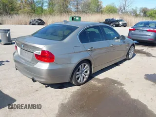 2008 BMW 3 Series 335i z VIN WBAVB77568NH78845, wystawiony jako IAAI lot #42060251 z przebiegiem 221 455 mil mil oraz . Historia ofert i sprzedaży dostępna na DreamBid. Obrazek 4.