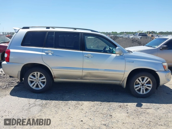 2006 Toyota Highlander Hybrid with VIN JTEDW21A060015086, listed as a IAAI auction lot 42138780 with 228,472 mi miles. Bid and sale history available at carsss.com. Image 14.