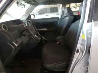 2010 Scion xB z VIN JTLZE4FE9A1109236, wystawiony jako Copart lot #57486055 z przebiegiem 189 727 mil mil oraz Czysty tytuł • Clean title. Historia ofert i sprzedaży dostępna na DreamBid. Obrazek 7.