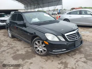 2012 Mercedes-Benz E-Class E 350 Luxury with VIN WDDHF5KB2CA551385, listed as a IAAI auction lot 41922064 with 281,962 mi miles. Bid and sale history available at carsss.com. Image 1.