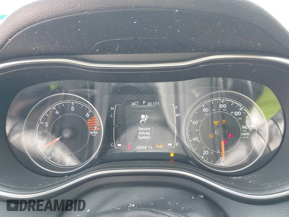2021 Jeep Cherokee Altitude z VIN 1C4PJLLB4MD215146, wystawiony jako IAAI lot #42253929 z przebiegiem 42 666 mil mil oraz . Historia ofert i sprzedaży dostępna na DreamBid. Obrazek 7.